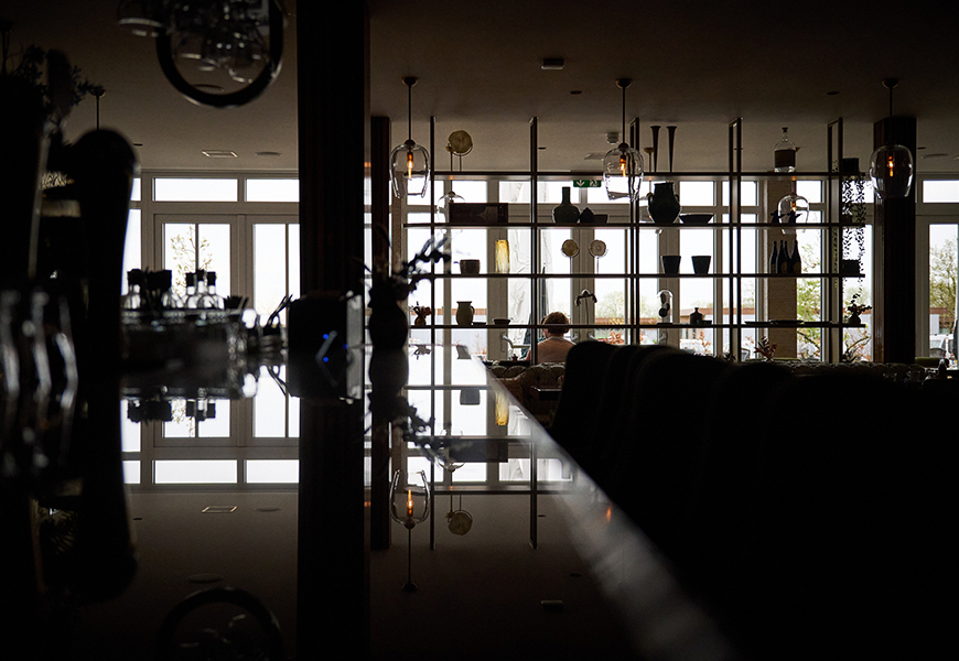 Restauranttafel met gedekte setting – Hotel ter Zand